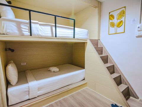 Budget Bunk Room